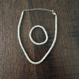 Premier Designs Necklace and Bracelet set. OS.